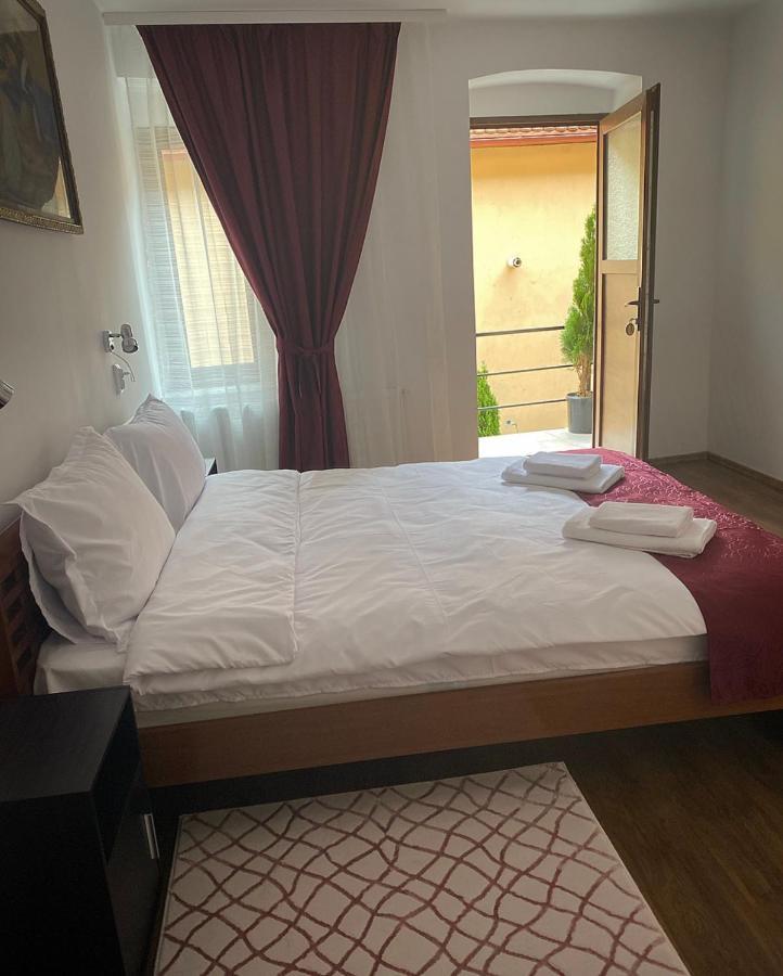 Ullysses Guest House Brasov Exterior photo